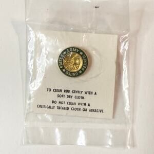 Vintage US Army Retired Personnel Green Enamel Gold Plated Lapel Pin In Package